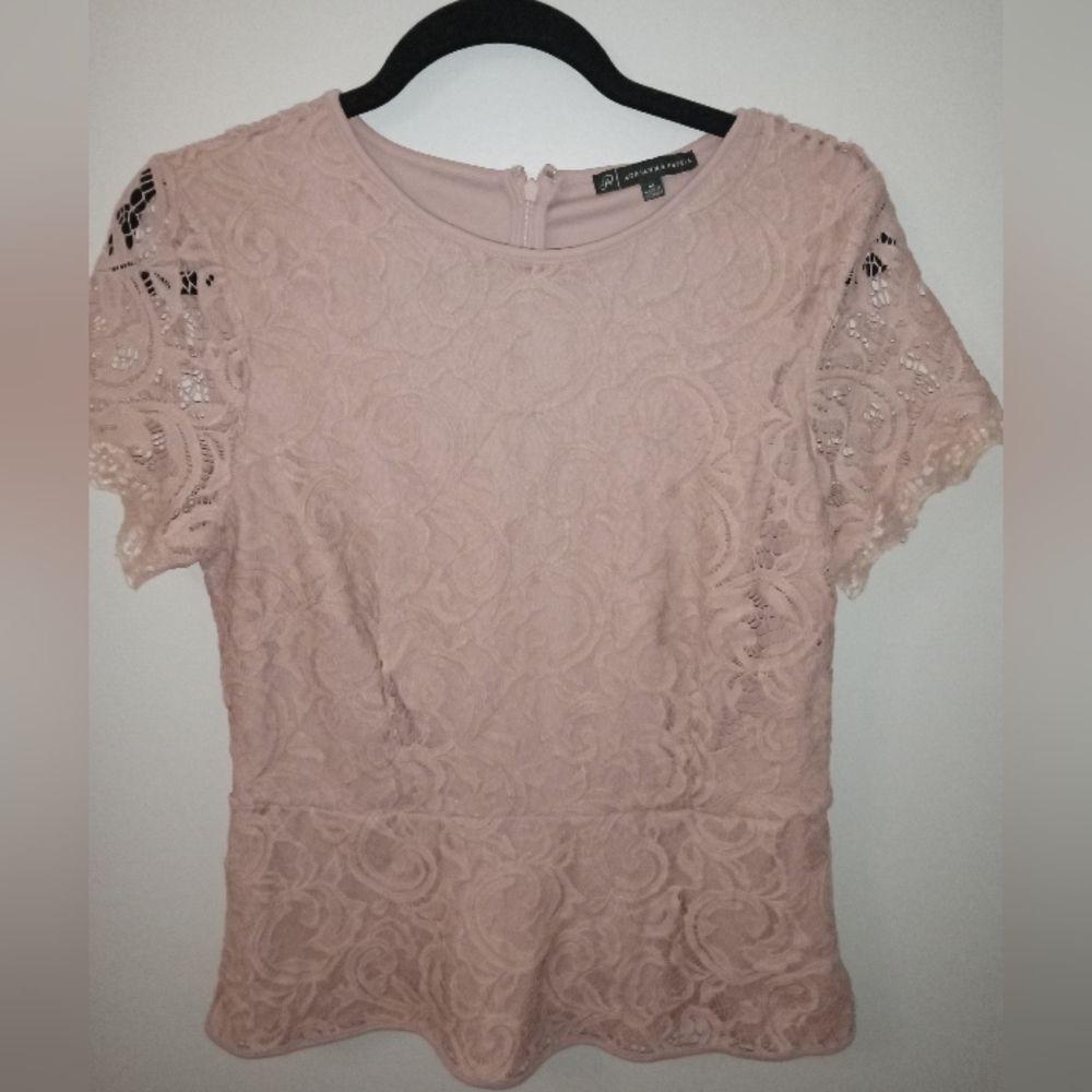 Adrianna Papell Blush Pink Lace Overlay Peplum Blouse  size M - Picture 5 of 8